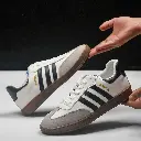 أيقونة الستايل الخالدة: كوتشي أديداس سامبا كلاسيك (Adidas Samba)
