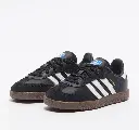 أيقونة الستايل الخالدة: كوتشي أديداس سامبا كلاسيك (Adidas Samba)