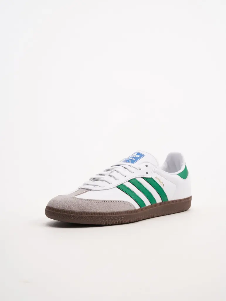 أيقونة الستايل الخالدة: كوتشي أديداس سامبا كلاسيك (Adidas Samba)