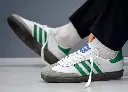 أيقونة الستايل الخالدة: كوتشي أديداس سامبا كلاسيك (Adidas Samba)