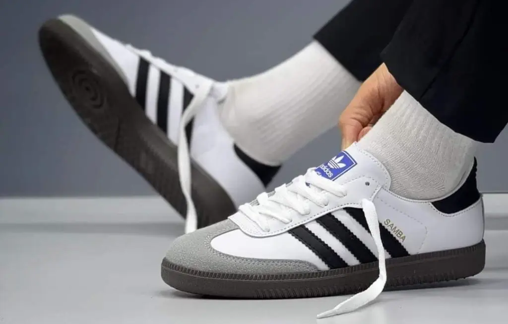 أيقونة الستايل الخالدة: كوتشي أديداس سامبا كلاسيك (Adidas Samba)